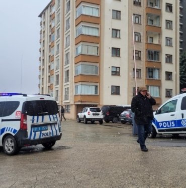 Tartıştığı oğlunu öldürüp, aynı silahla intihara kalkıştı