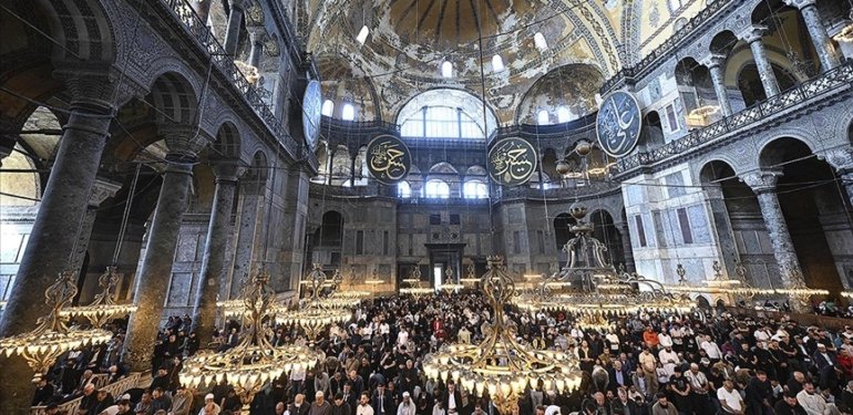 Şehitler için sabah namazında tüm camilerde dua edilecek