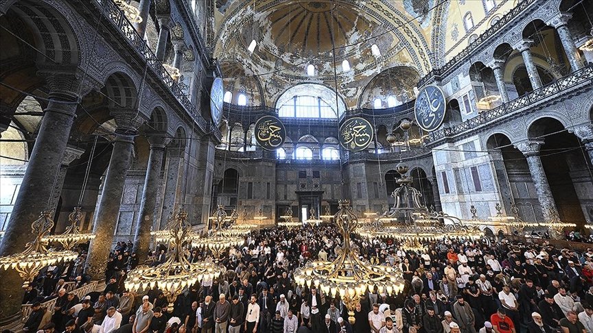 Şehitler için sabah namazında tüm camilerde dua edilecek