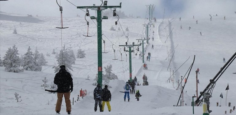 Kartalkaya Kayak Merkezi’nde kar kalınlığı 137 santimetreye ulaştı