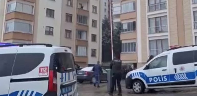 Tartıştığı oğlunu öldürüp intihar etti