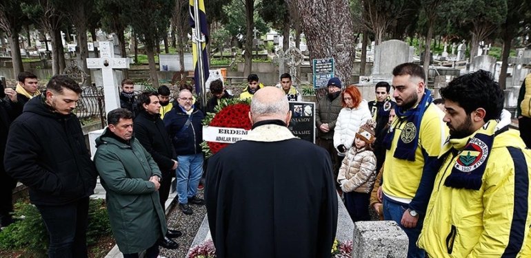 Fenerbahçe’nin efsane oyuncusu Lefter Küçükandonyadis vefatının 12. yılında anıldı
