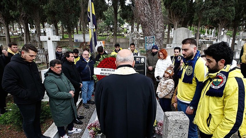 Fenerbahçe’nin efsane oyuncusu Lefter Küçükandonyadis vefatının 12. yılında anıldı