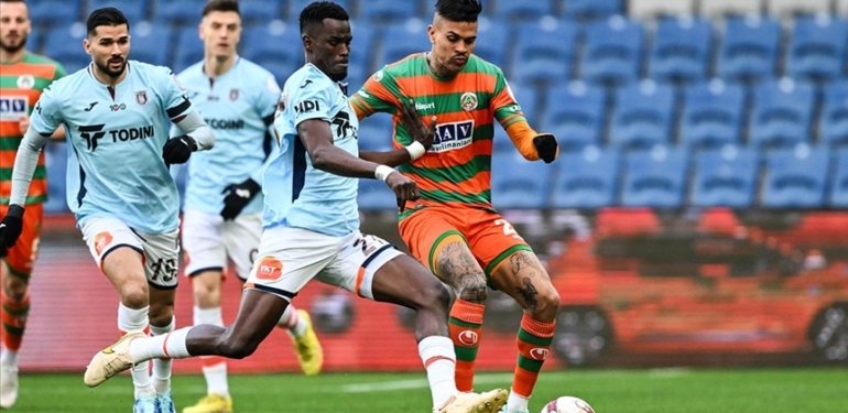 Başakşehir yenilmezlik serisini 6 maça yükseltti