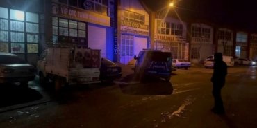 Oto sanayide esnaf ile müşteriler arasında silahlı kavga: 3 yaralı