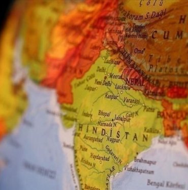Hindistan’da 600 yıllık tarihi cami yıkıldı