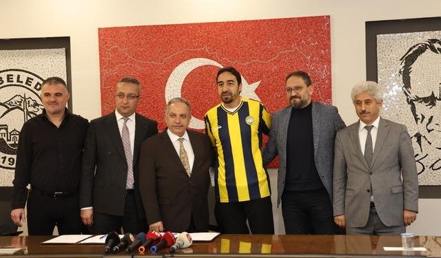 43 yaşındaki İbrahim Öztürk gençlere taş çıkartıyor! Yeni takımıyla 2.5 yıllık sözleşme imzaladı