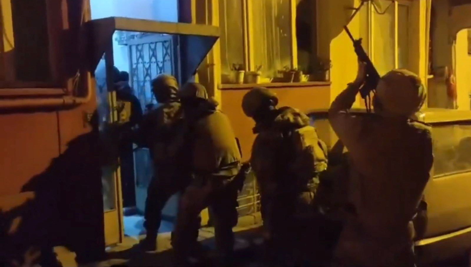 Balıkesir'de ''Kafes-34'' operasyonu: Organize suç örgütü çökertildi 5 Balıkesir’de ”Kafes-34” operasyonu: Organize suç örgütü çökertildi