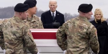 Biden, Ürdün’de ölen 3 ABD askeri için düzenlenen törene katıldı