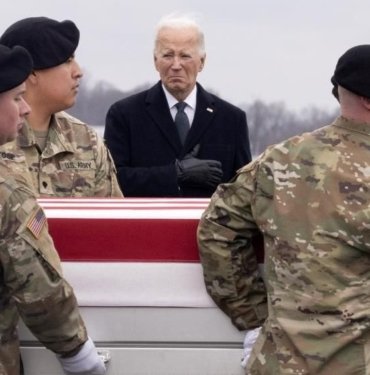 Biden, Ürdün’de ölen 3 ABD askeri için düzenlenen törene katıldı