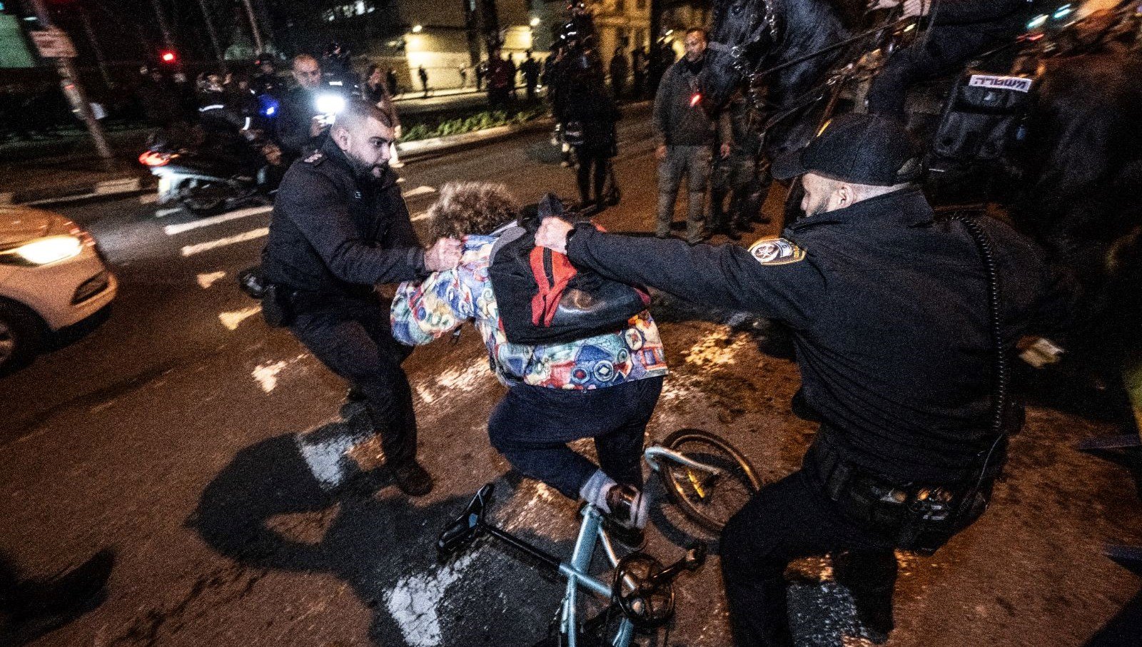 İsrail polisinden Tel Aviv’de gösteri düzenleyenlere müdahale