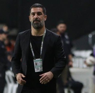 Akreditasyon kartı cezasıyla başı dertte olan Arda Turan aldığı hediye karşısında kahkahaya boğuldu!