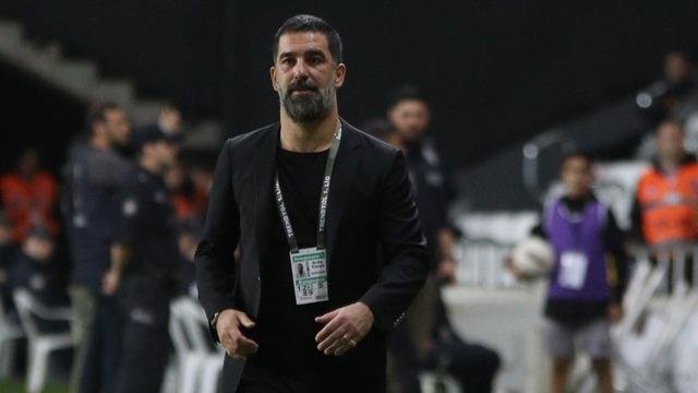 Akreditasyon kartı cezasıyla başı dertte olan Arda Turan aldığı hediye karşısında kahkahaya boğuldu!