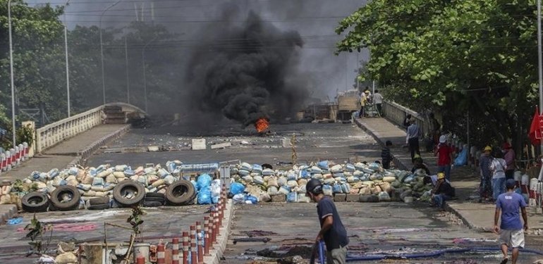 Myanmar’da çatışmalar şiddetlendi, polisler komşu ülkeye sığındı