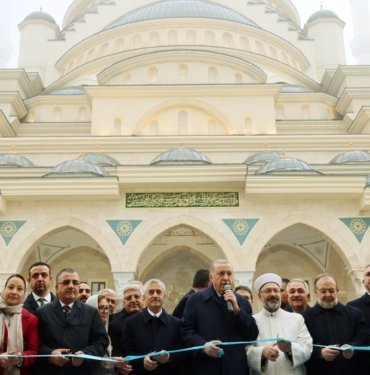 Türkiye’nin en büyük ikinci camisi Şahinbey Millet Camii açıldı: Kurdeleyi Cumhurbaşkanı Erdoğan kesti