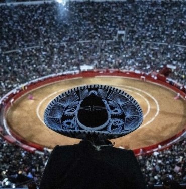 Meksika’da boğa güreşleri geri döndü: Arena dolarken, sokakta protesto vardı