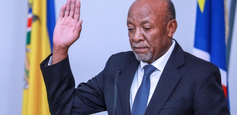 Namibya’da geçici cumhurbaşkanı yemin etti