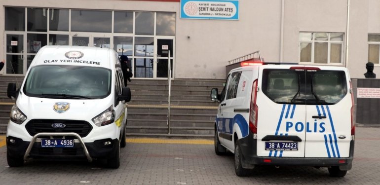 Yeni dönemin ilk mesai gününden veliden öğretmene silahlı saldırı