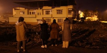 Depremzedeler 6 Şubat’ın yıl dönümünde geceyi sokaklarda geçirdi
