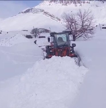Şırnak’ta 20 yerleşim yerinin yolu kardan kapandı