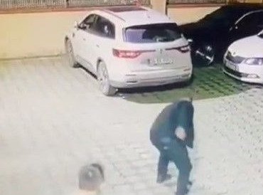 Otoparka girip araçlara ateş açtılar