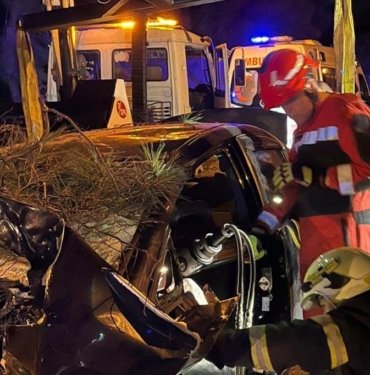 Marmaris’te ağaca çarpan otomobilin sürücüsü hayatını kaybetti