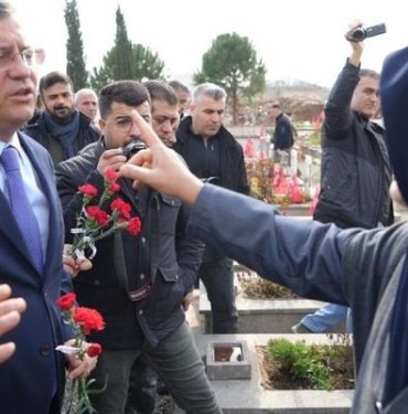 Depremzede kadından CHP lideri Özgür Özel