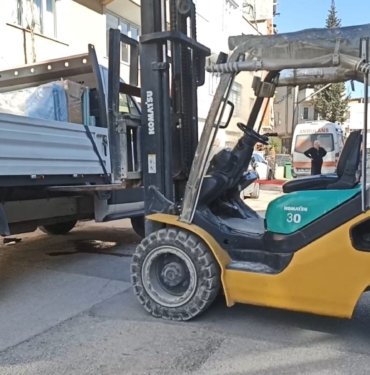 Geri manevra yapan kamyonetin altında kalan kadının acı sonu