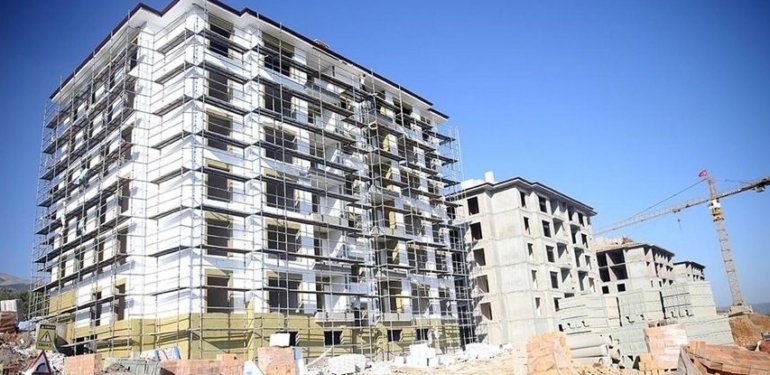 Deprem bölgesindeki 3 ilde yapımı tamamlanan 4 bin 971 konutun dağıtımı bu ay yapılacak