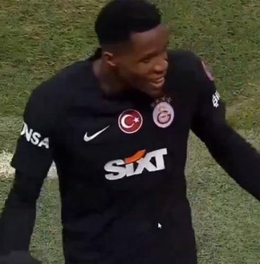 Zaha ile Okan Buruk arasında gerginlik! 87. dakikada oyundan alınmasına rağmen saha kenarında çılgına döndü