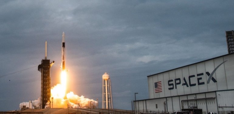 SpaceX, 22 adet Starlink uydusu fırlatmaya hazırlanıyor