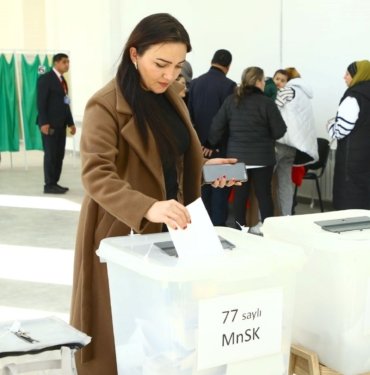 Azerbaycan’da halk sandık başına gitti: Aliyev oyların yüzde 93,9’unu aldı