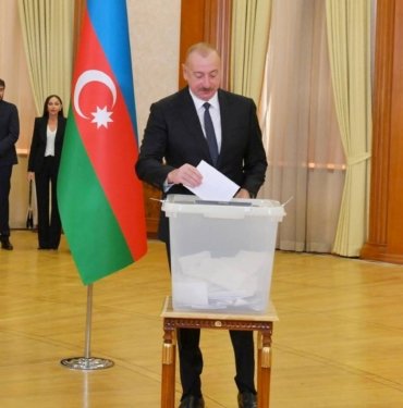 Azerbaycan’da halk bir kez daha Aliyev dedi