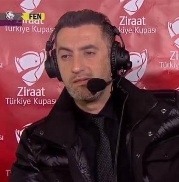Gaziantep FK-Fenerbahçe maçının spikerinin görüntüsü gündem olmuş, canlı yayında sigara içerken yakalanmıştı! Onur Yıldız