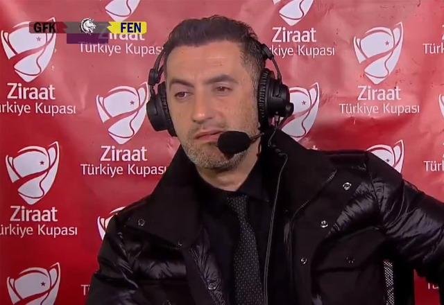 Gaziantep FK-Fenerbahçe maçının spikerinin görüntüsü gündem olmuş, canlı yayında sigara içerken yakalanmıştı! Onur Yıldız