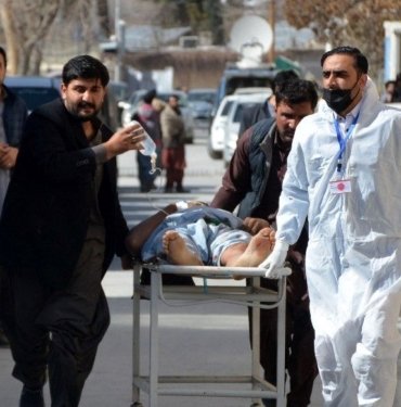 Pakistan’da seçim krizi: 5 kişi öldü, mobil hizmetler durduruldu