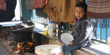 İsrail’in Gazze’ye saldırıları sürüyor: Açlık çocukları vurdu