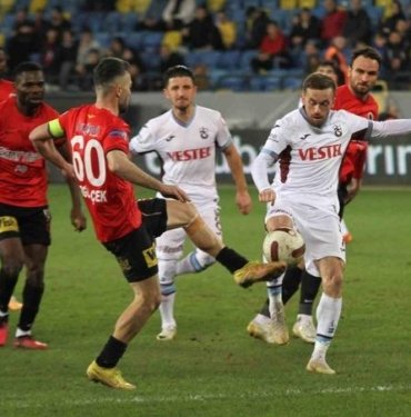 Trabzonspor öldü öldü dirildi! Gençlerbirliğini uzatmalarda attığı golle kupa dışına itti ve adını bir üst tura yazdırdı