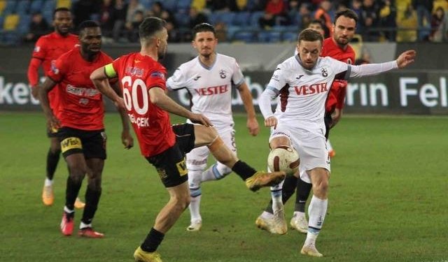 Trabzonspor öldü öldü dirildi! Gençlerbirliğini uzatmalarda attığı golle kupa dışına itti ve adını bir üst tura yazdırdı