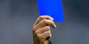 Futbolda mavi kart dönemi başlıyor! Tüm taktikler değişiyor, hakemi aldatmak isteyen oyuncular yandı…