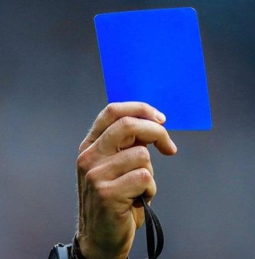 Futbolda mavi kart dönemi başlıyor! Tüm taktikler değişiyor, hakemi aldatmak isteyen oyuncular yandı…