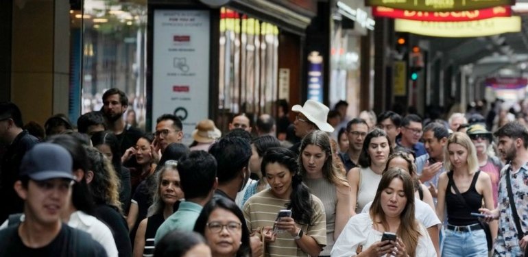 Avustralya Meclis’i yasakladı: Çalışanlar mesai saatleri dışında aranmayacak