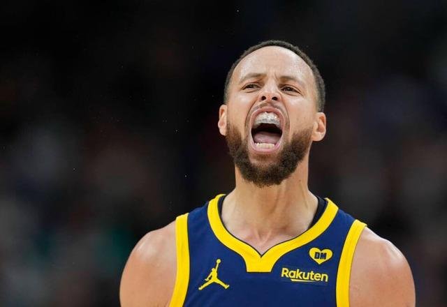 Stephen Curry’den Indiana potasına 42 sayı