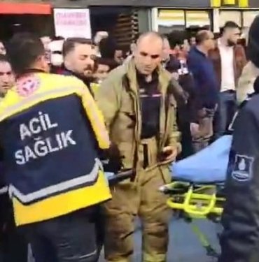 Sultanahmet’te tramvay yayaya çarptı