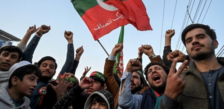 Pakistan’da seçim protestosu: 3 polis öldü