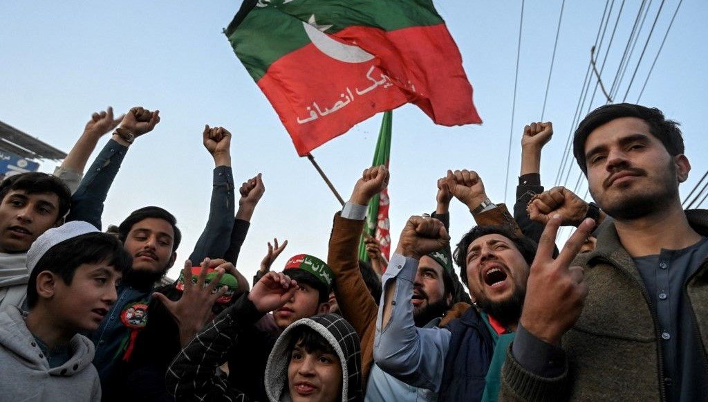 Pakistan’da seçim protestosu: 3 polis öldü