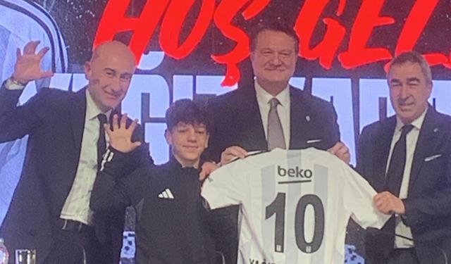 Beşiktaş imza törenine 2010 doğumlu isim damga vurdu! Siyah-beyazlıların 10 numarası…