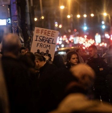 Gazze’deki İsrailli esirlerin yakınları otoyolu kapattı: “Suçlular hükümeti”