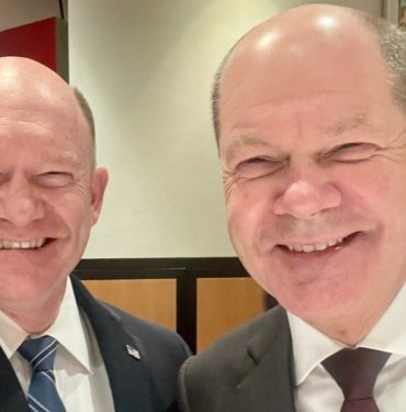 Olaf Scholz ikizini ABD senatosunda buldu