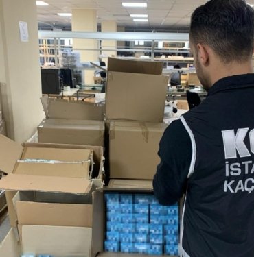Piyasa değeri 15 milyon lira olan 18 bin cep telefonu ele geçirildi